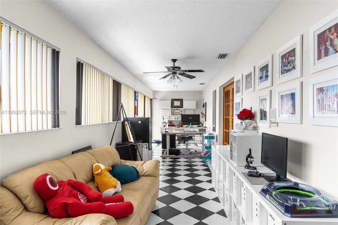 For Sale: $1,299,999 (5 beds, 5 baths, 4269 Square Feet)