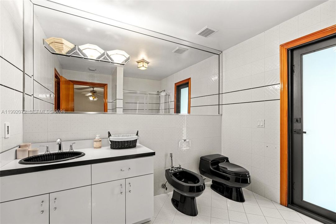 ground floor en-suite bathroom