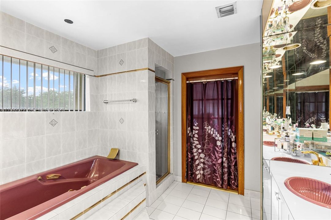 second en-suite bathroom
