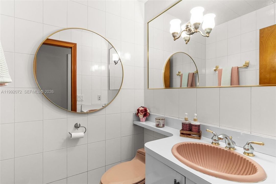 Downstairs haldf bath