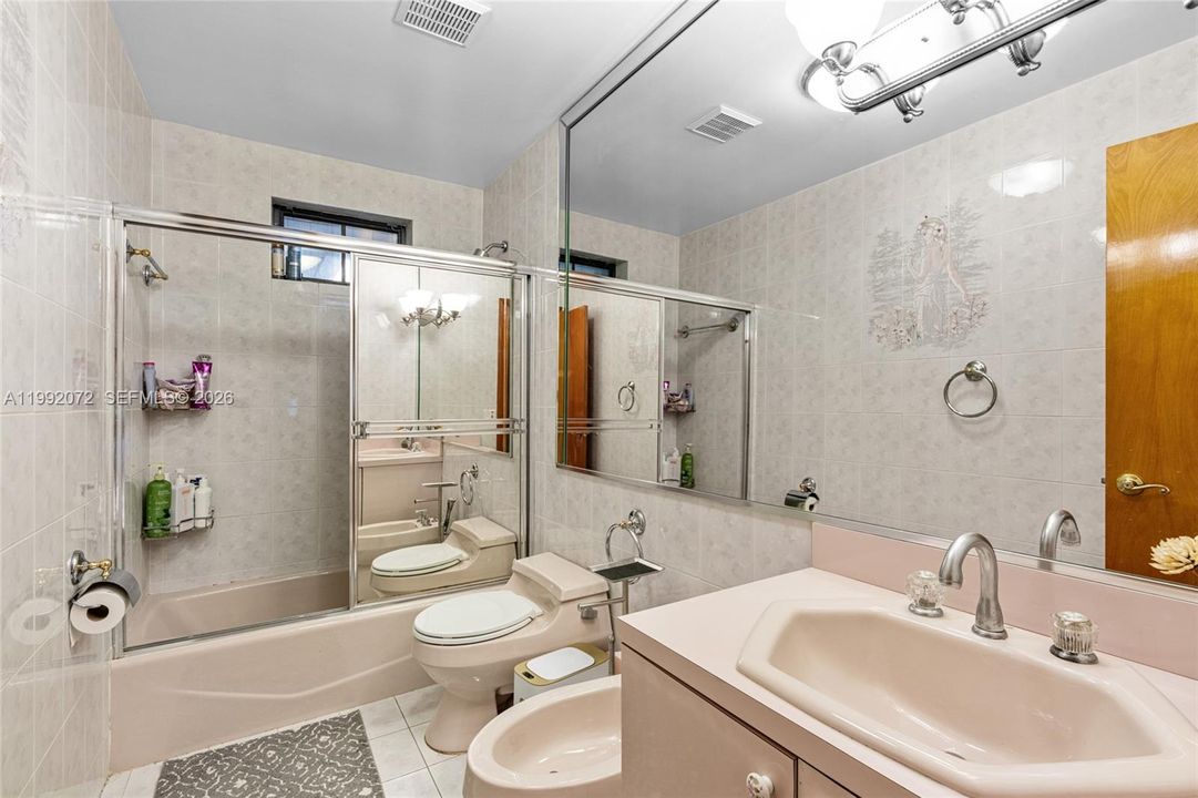 upstairs full bath