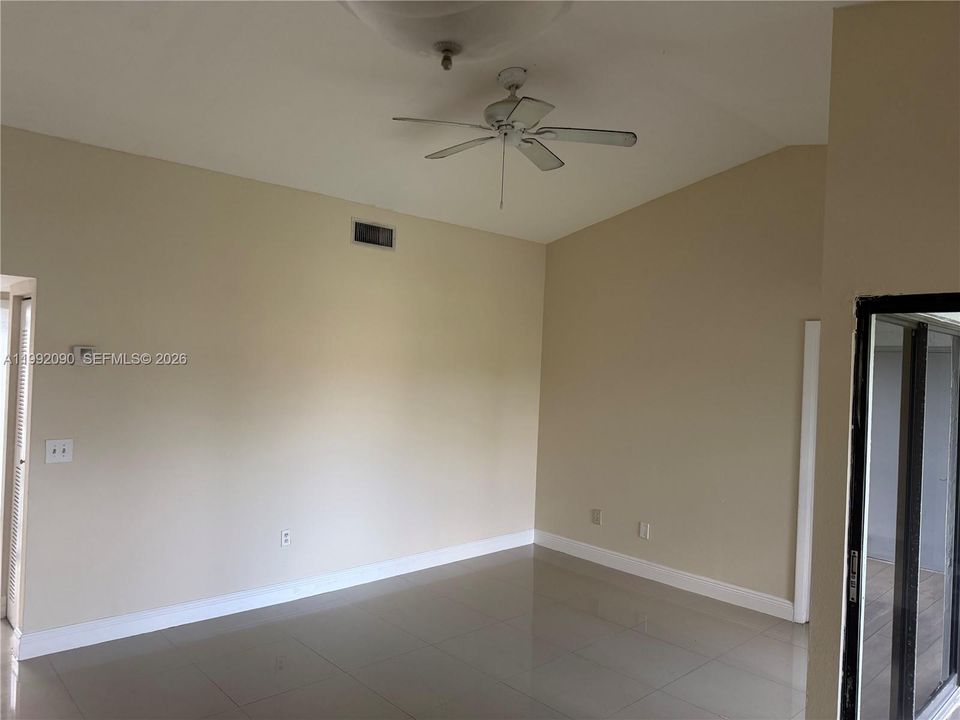 Activo con contrato: $1,850 (2 camas, 1 baños, 863 Pies cuadrados)