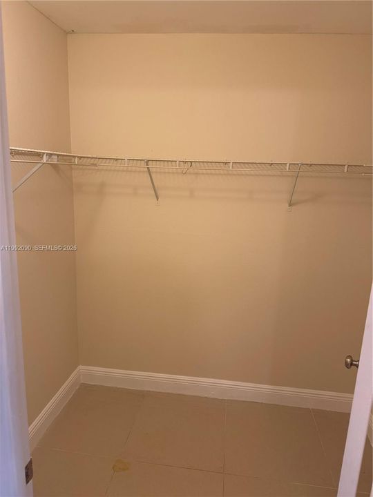 Activo con contrato: $1,850 (2 camas, 1 baños, 863 Pies cuadrados)