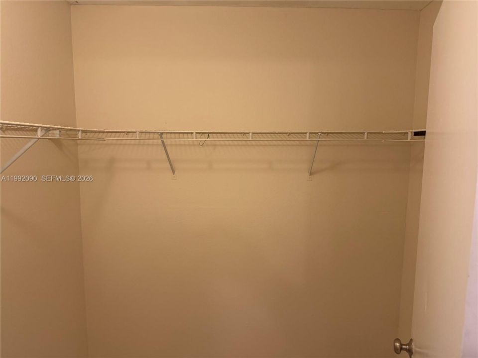 Activo con contrato: $1,850 (2 camas, 1 baños, 863 Pies cuadrados)
