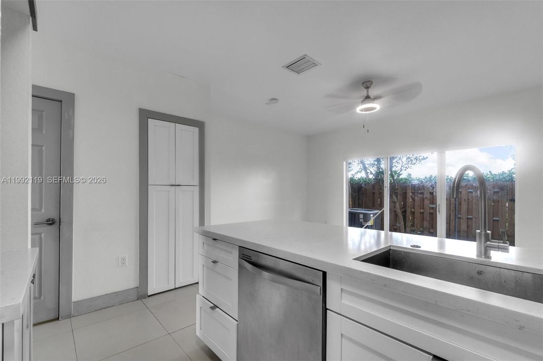 En Venta: $279,000 (3 camas, 2 baños, 1169 Pies cuadrados)