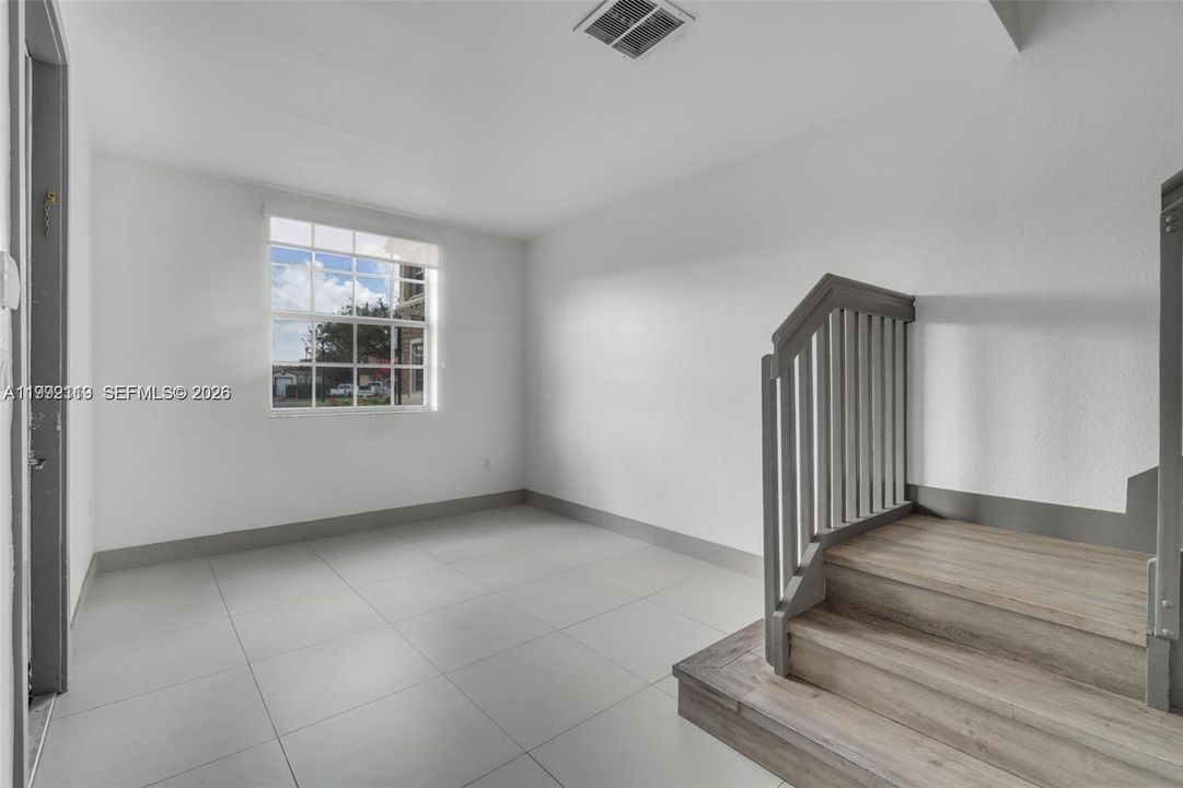 En Venta: $279,000 (3 camas, 2 baños, 1169 Pies cuadrados)