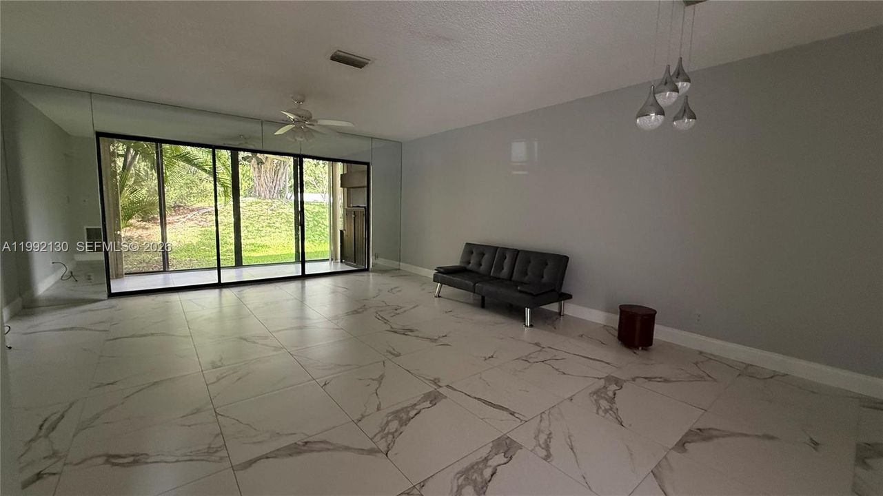 For Sale: $259,000 (2 beds, 2 baths, 1150 Square Feet)