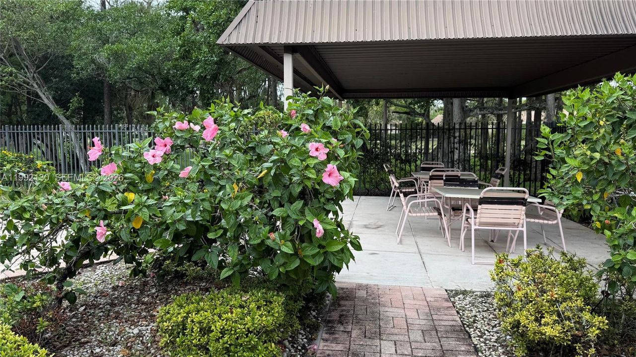 For Sale: $259,000 (2 beds, 2 baths, 1150 Square Feet)