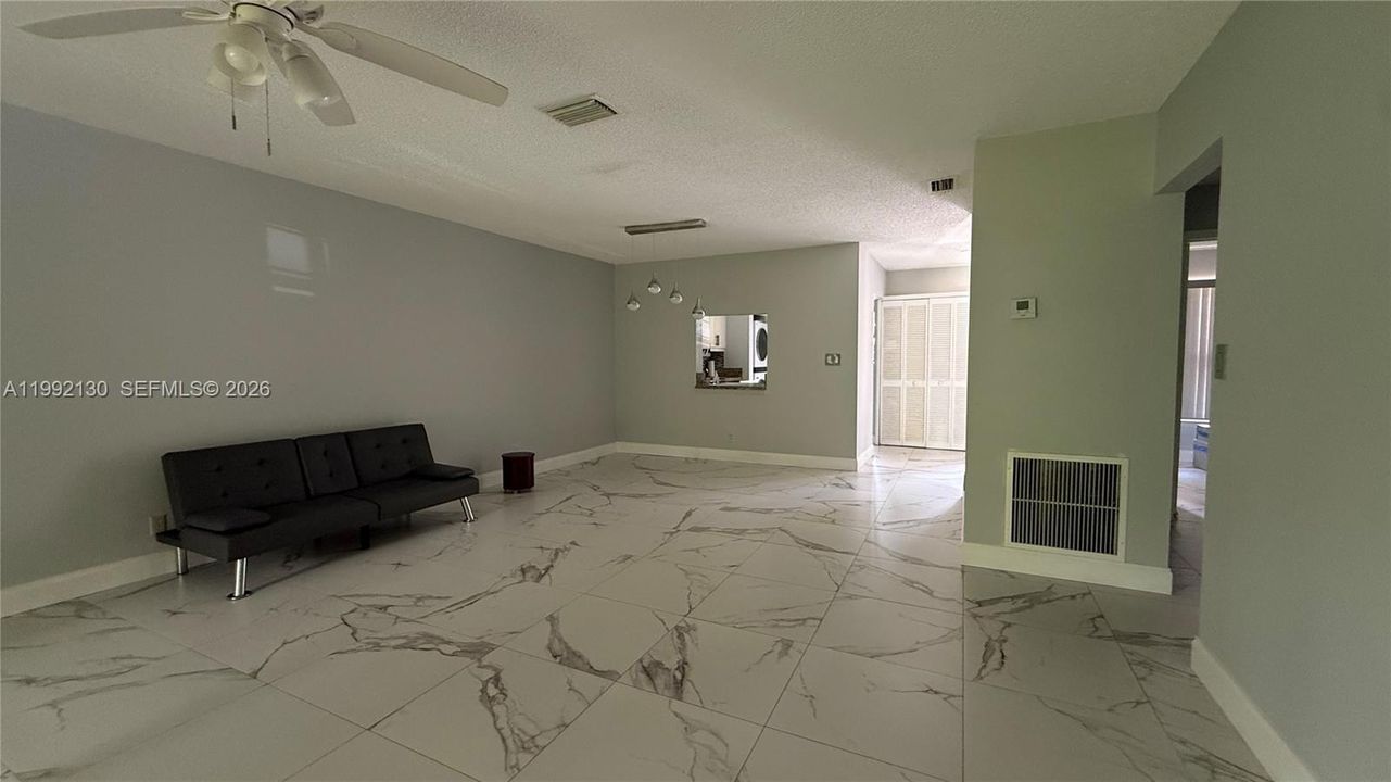 For Sale: $259,000 (2 beds, 2 baths, 1150 Square Feet)