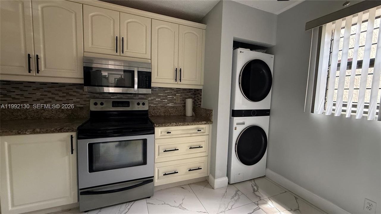For Sale: $259,000 (2 beds, 2 baths, 1150 Square Feet)