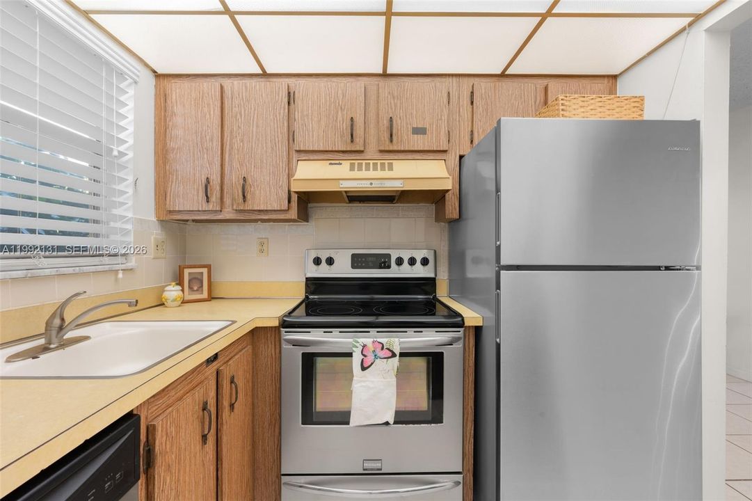 Easily renovate this kitchen to make it your own.