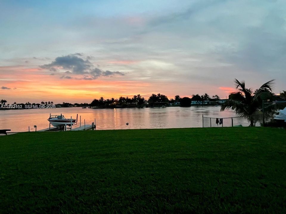 For Sale: $1,300,000 (5 beds, 3 baths, 2728 Square Feet)