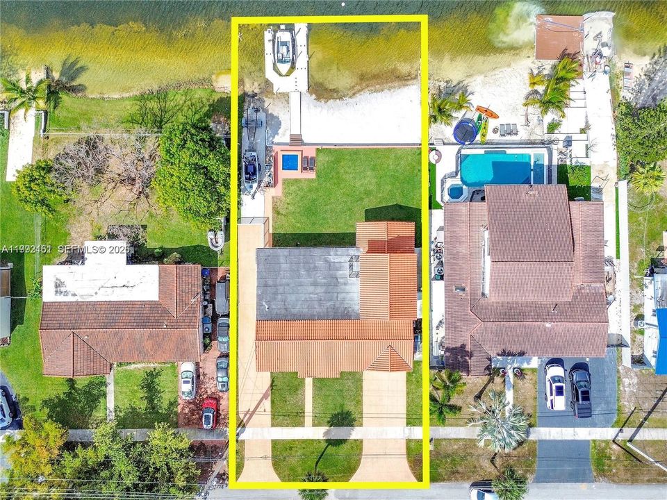 For Sale: $1,300,000 (5 beds, 3 baths, 2728 Square Feet)