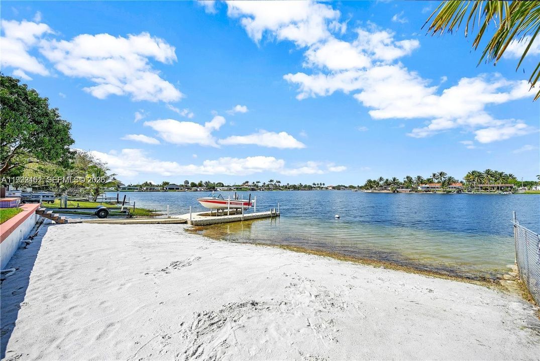 For Sale: $1,300,000 (5 beds, 3 baths, 2728 Square Feet)