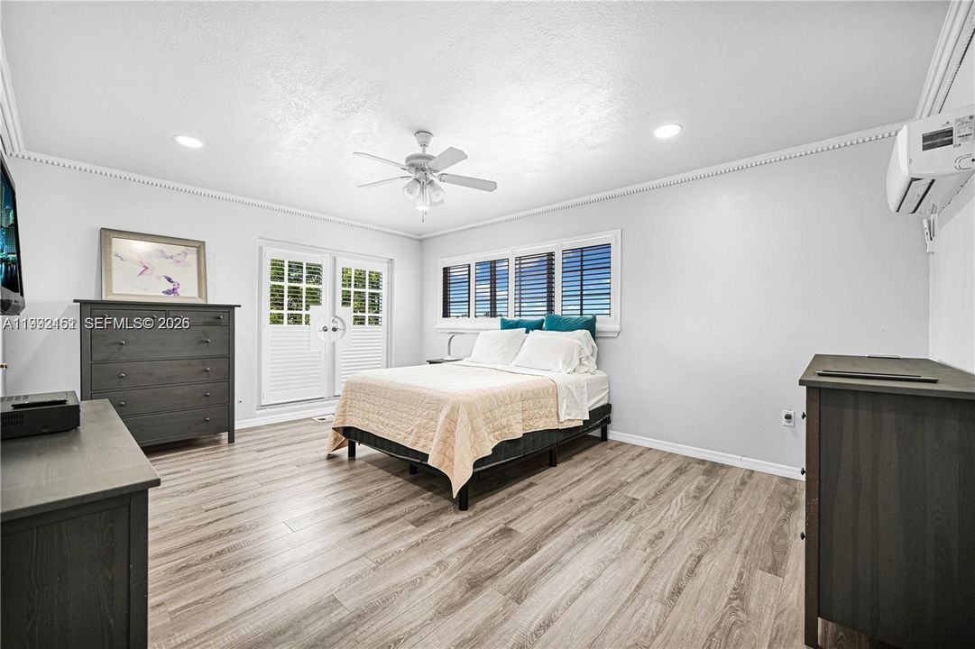 For Sale: $1,300,000 (5 beds, 3 baths, 2728 Square Feet)