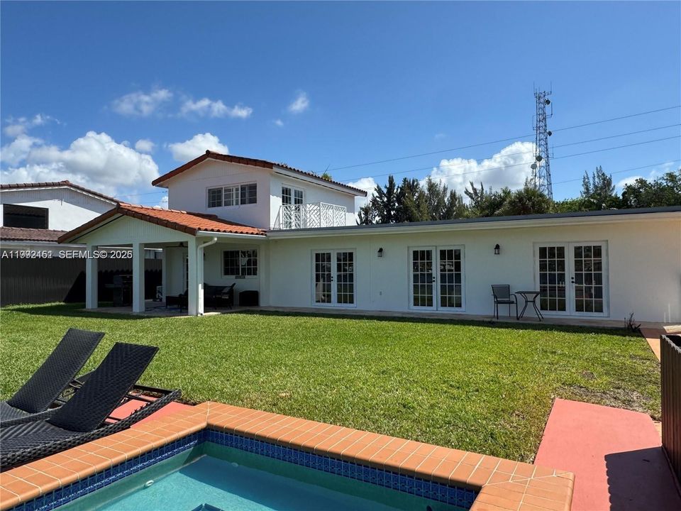For Sale: $1,300,000 (5 beds, 3 baths, 2728 Square Feet)