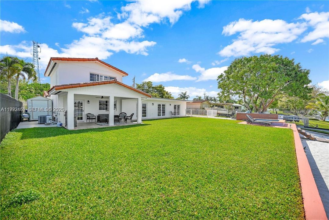 For Sale: $1,300,000 (5 beds, 3 baths, 2728 Square Feet)