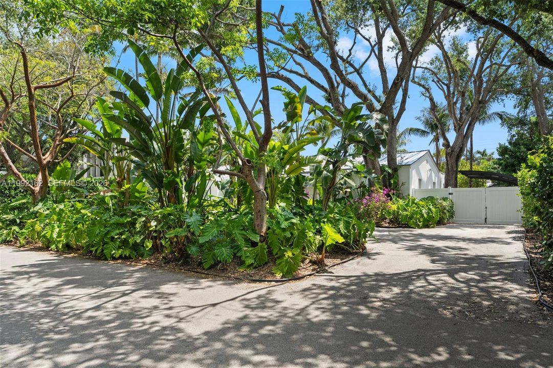 Active With Contract: $3,150,000 (4 beds, 3 baths, 2314 Square Feet)