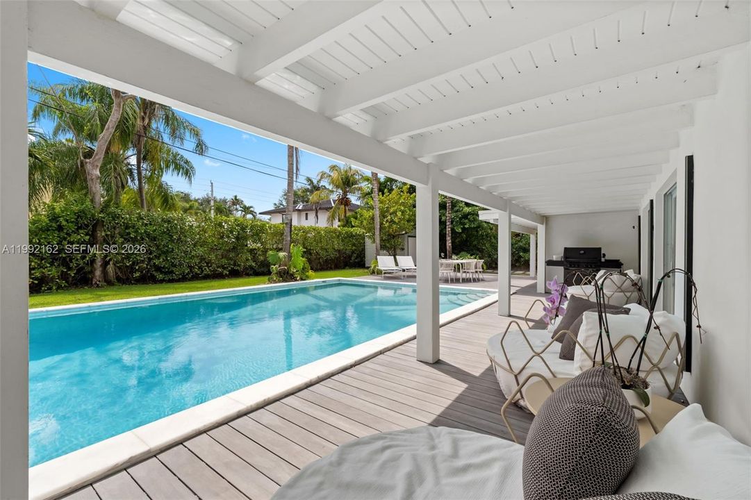 Active With Contract: $3,150,000 (4 beds, 3 baths, 2314 Square Feet)