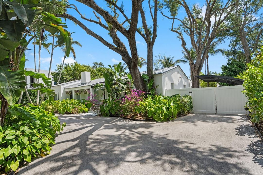 Active With Contract: $3,150,000 (4 beds, 3 baths, 2314 Square Feet)