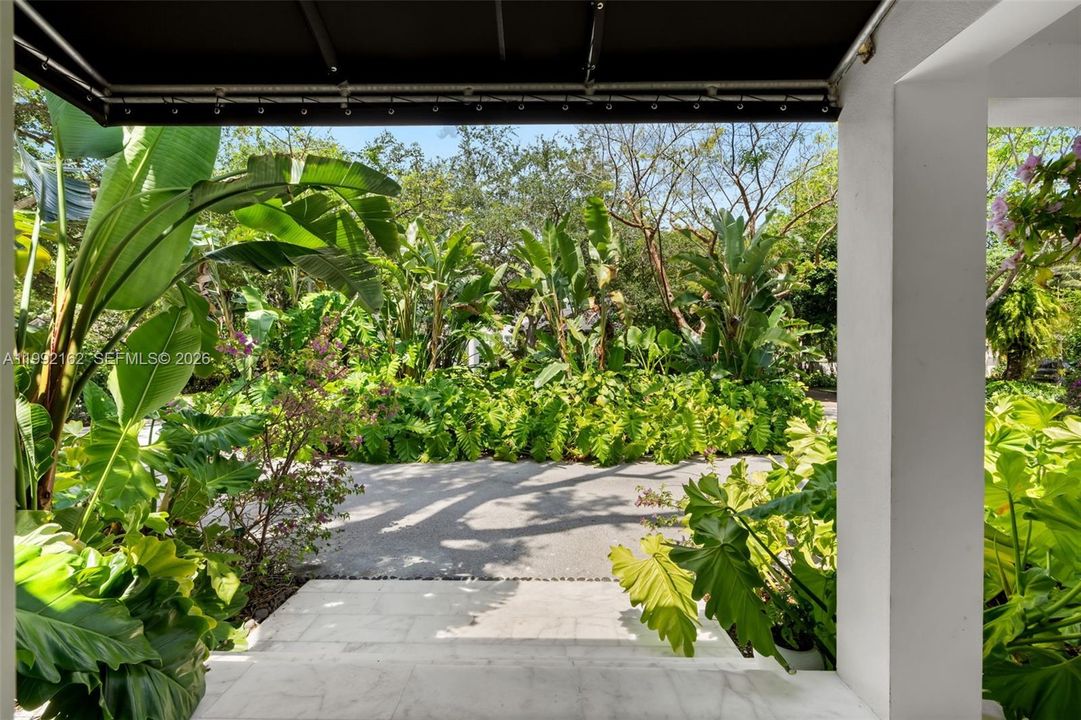Active With Contract: $3,150,000 (4 beds, 3 baths, 2314 Square Feet)