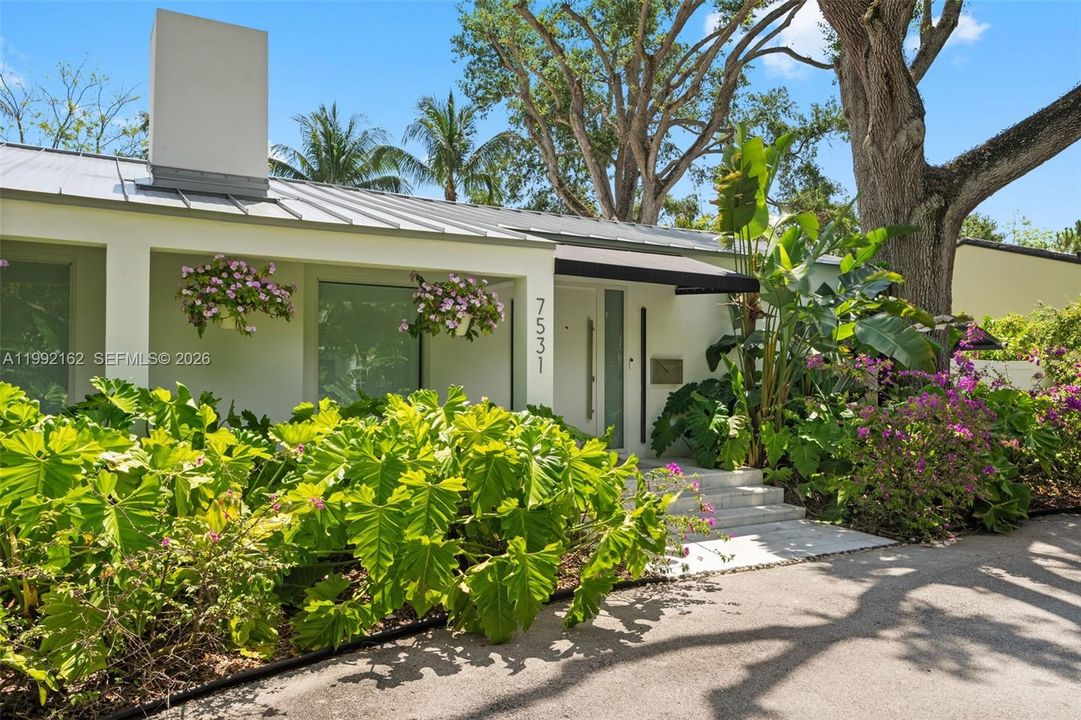 Active With Contract: $3,150,000 (4 beds, 3 baths, 2314 Square Feet)
