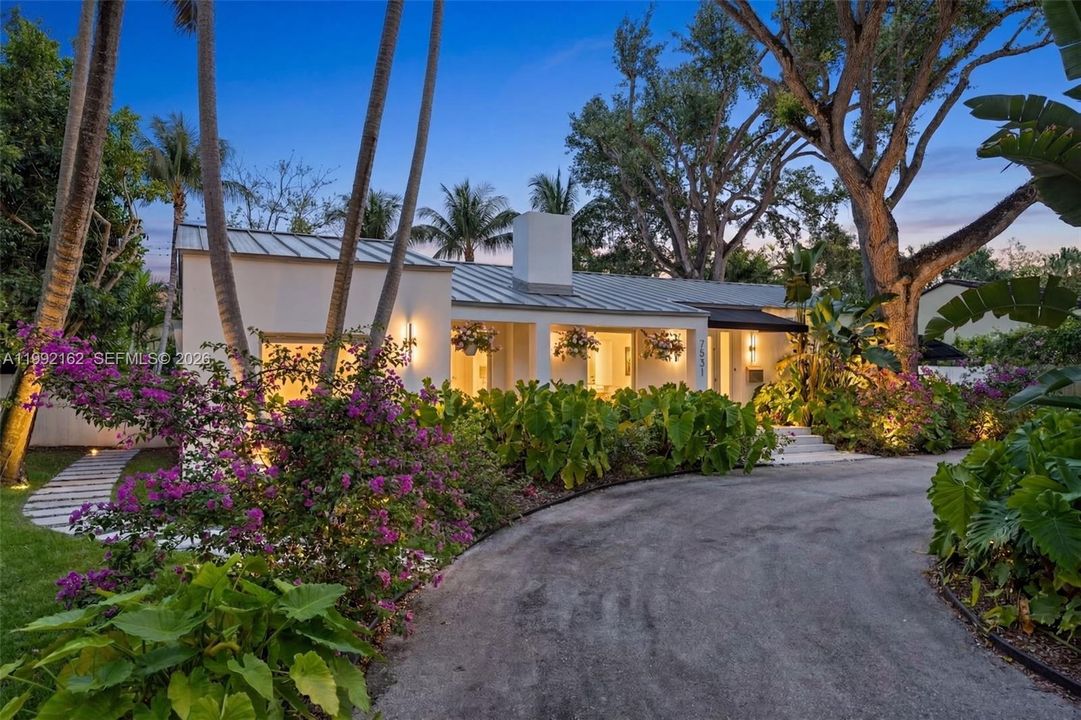 Active With Contract: $3,150,000 (4 beds, 3 baths, 2314 Square Feet)