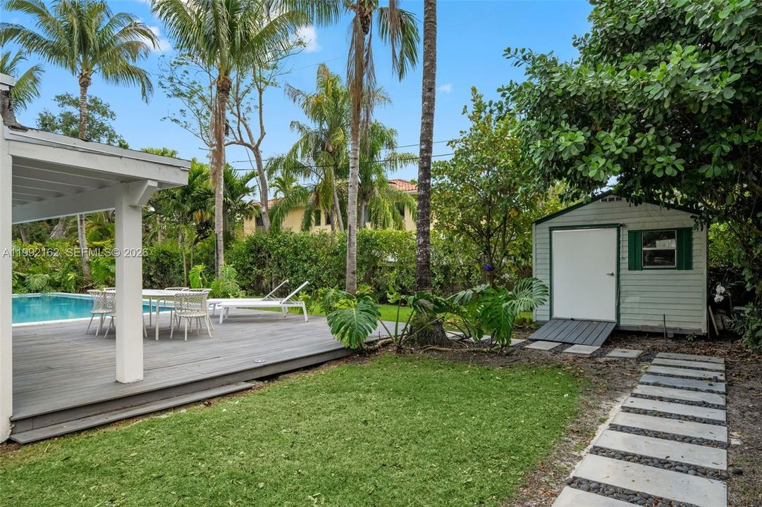 Active With Contract: $3,150,000 (4 beds, 3 baths, 2314 Square Feet)