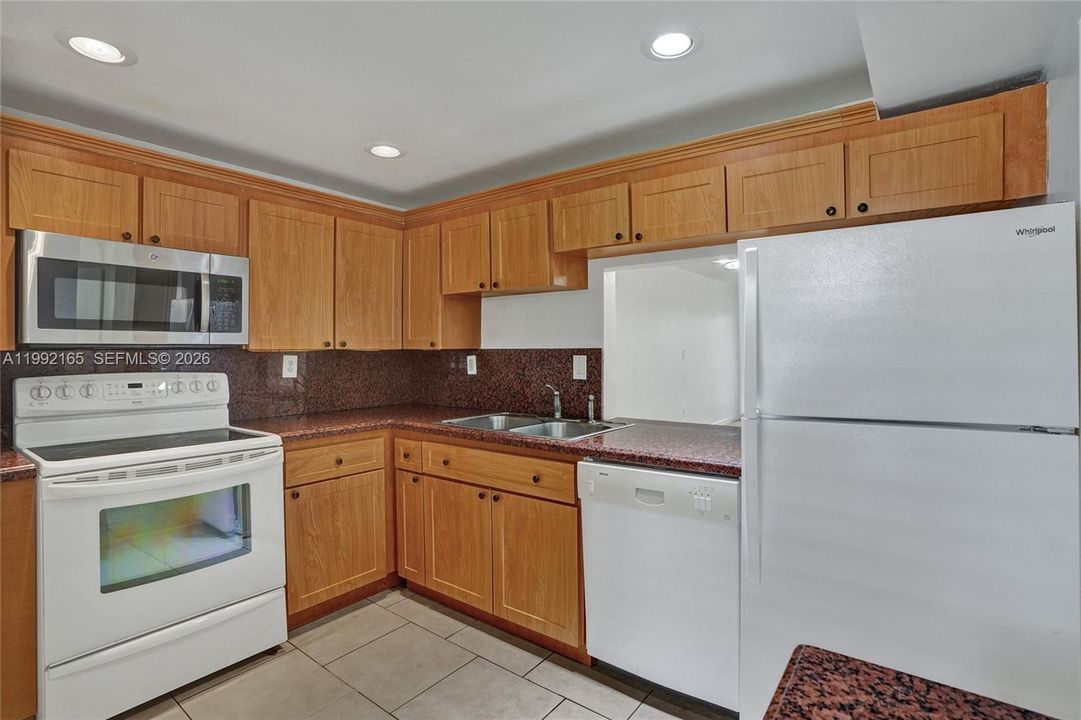 En Venta: $180,000 (1 camas, 1 baños, 898 Pies cuadrados)