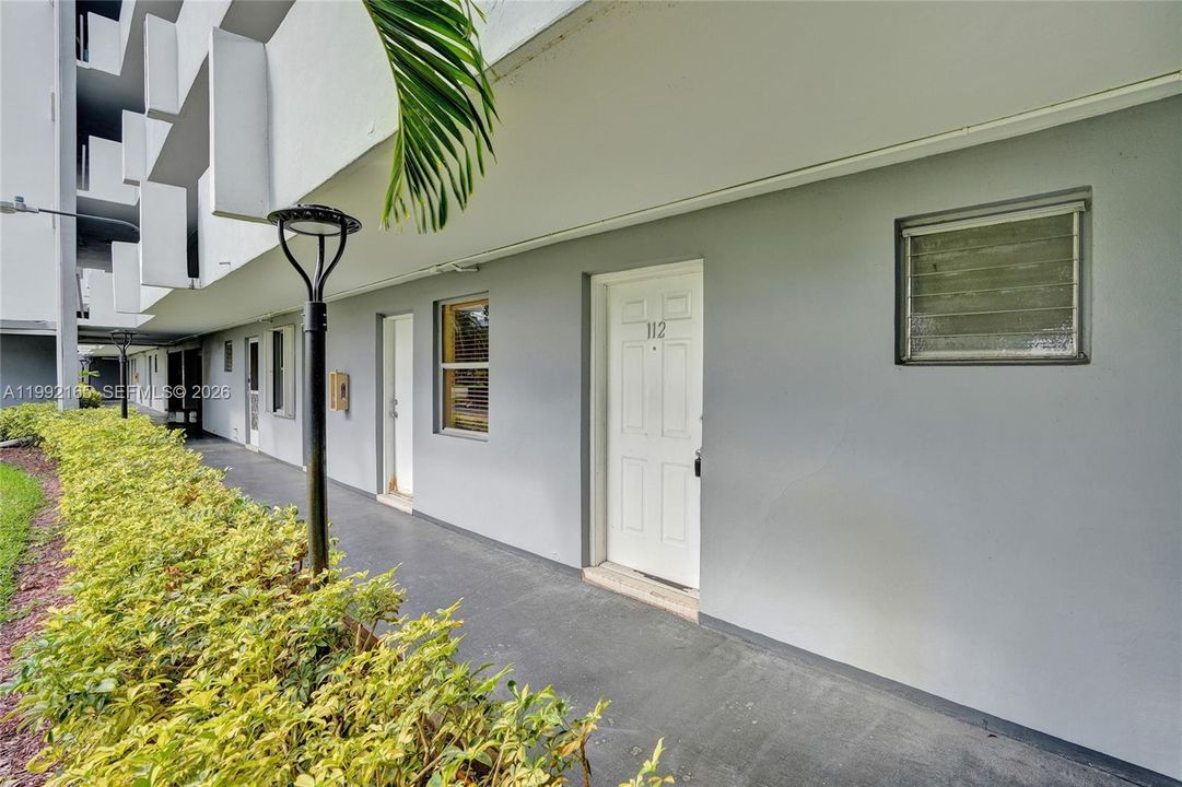 En Venta: $180,000 (1 camas, 1 baños, 898 Pies cuadrados)