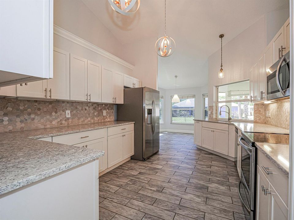 Laurel Point kitchen and breakfast nook
