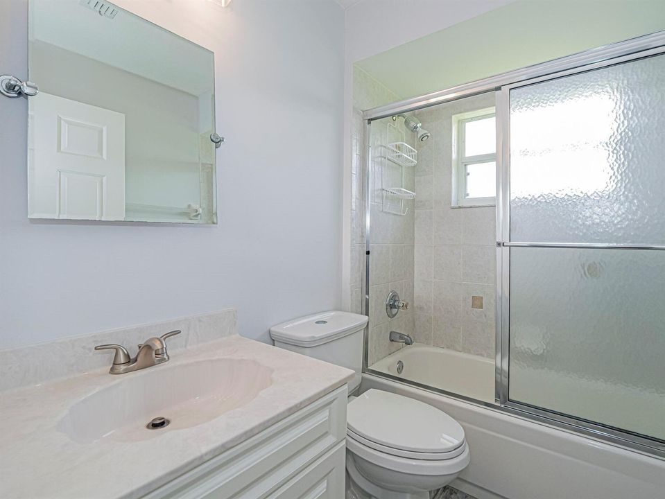 Laurel Point guest bathroom