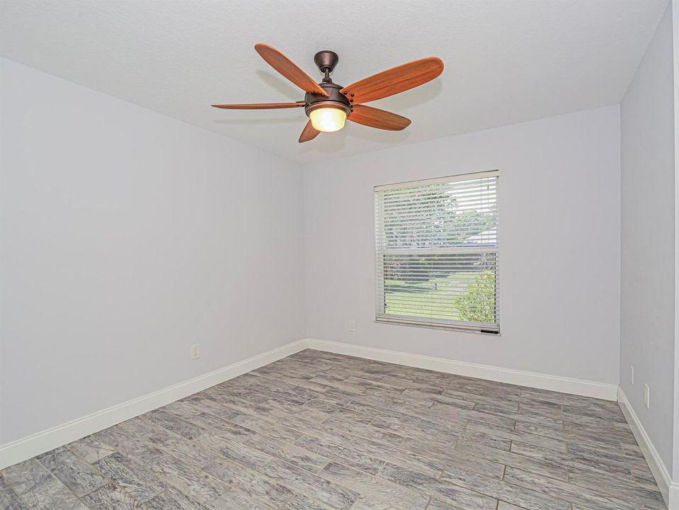 Laurel Point bedroom 3