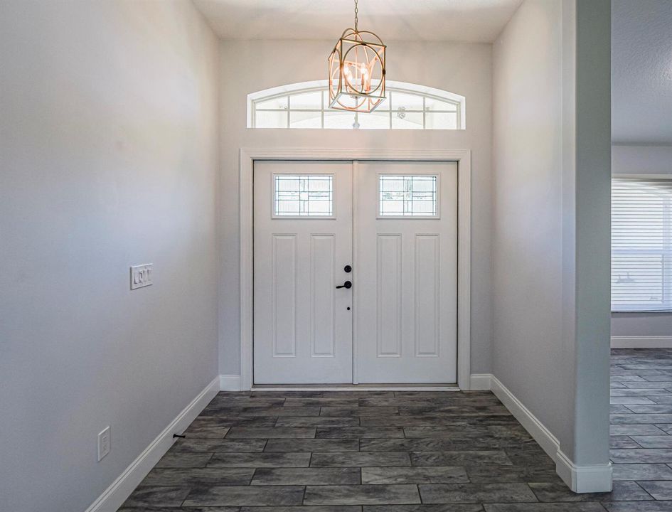 Laurel Point foyer