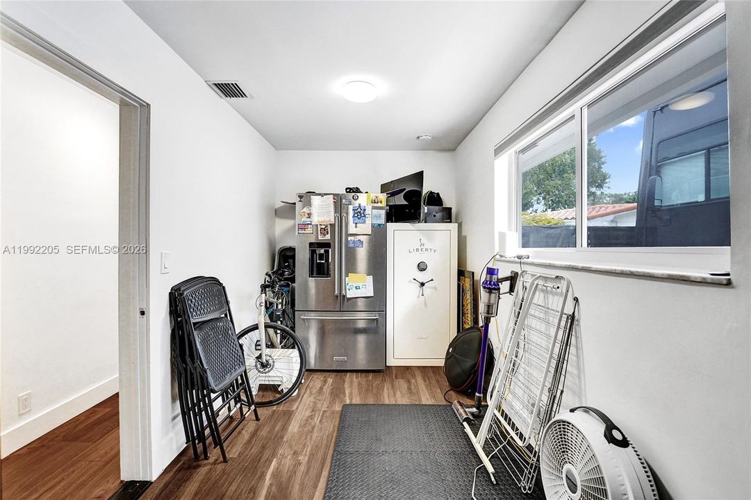 Vendido Recientemente: $1,690,000 (6 camas, 3 baños, 3405 Pies cuadrados)