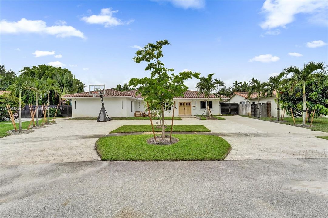 Vendido Recientemente: $1,690,000 (6 camas, 3 baños, 3405 Pies cuadrados)