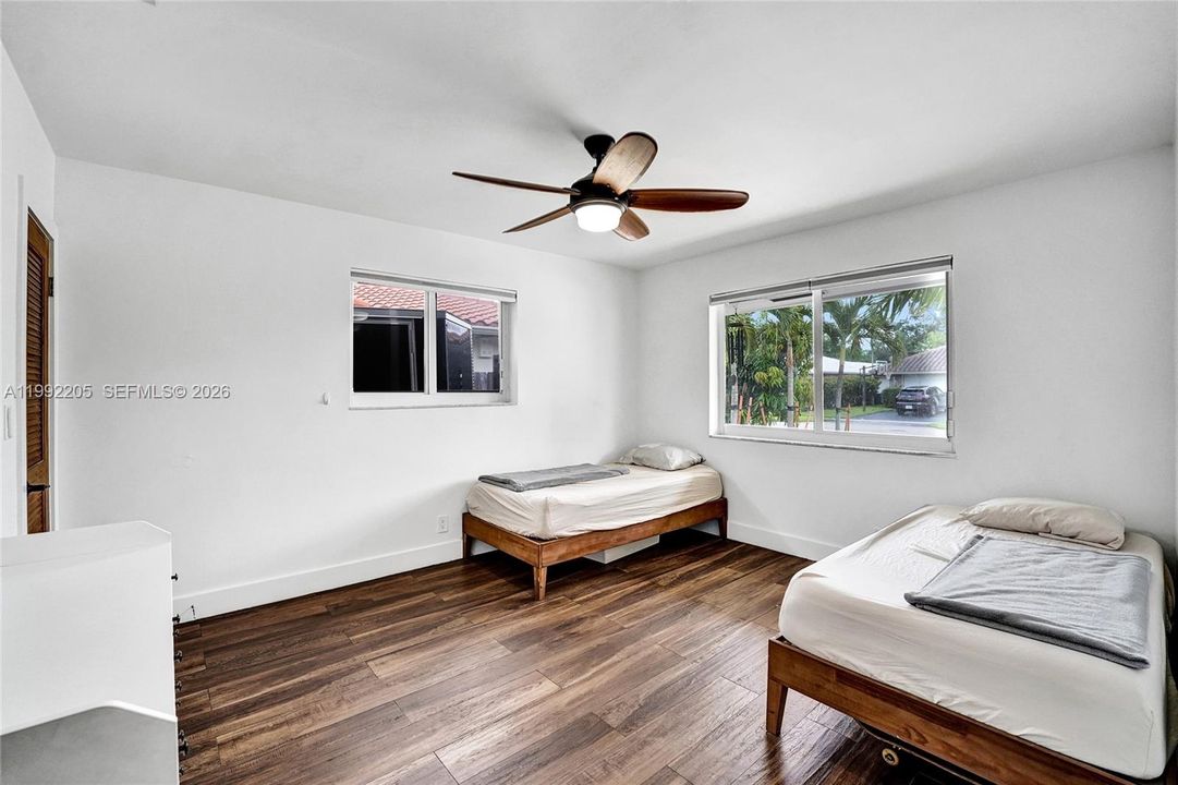 Vendido Recientemente: $1,690,000 (6 camas, 3 baños, 3405 Pies cuadrados)