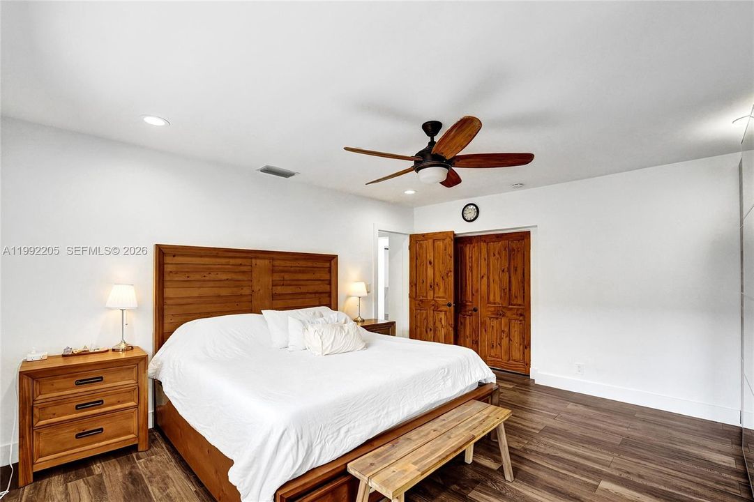 Vendido Recientemente: $1,690,000 (6 camas, 3 baños, 3405 Pies cuadrados)