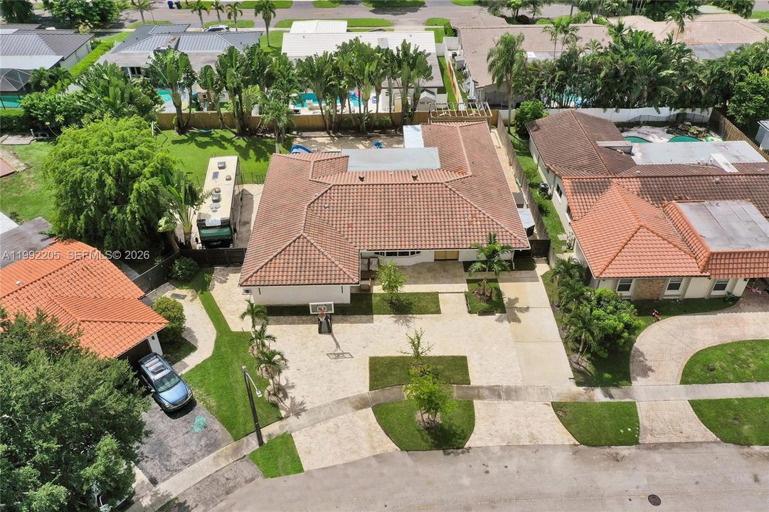 Vendido Recientemente: $1,690,000 (6 camas, 3 baños, 3405 Pies cuadrados)