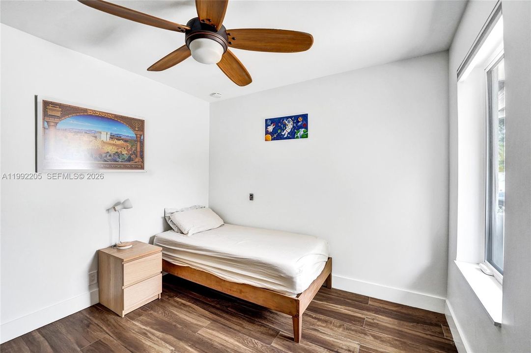 Vendido Recientemente: $1,690,000 (6 camas, 3 baños, 3405 Pies cuadrados)