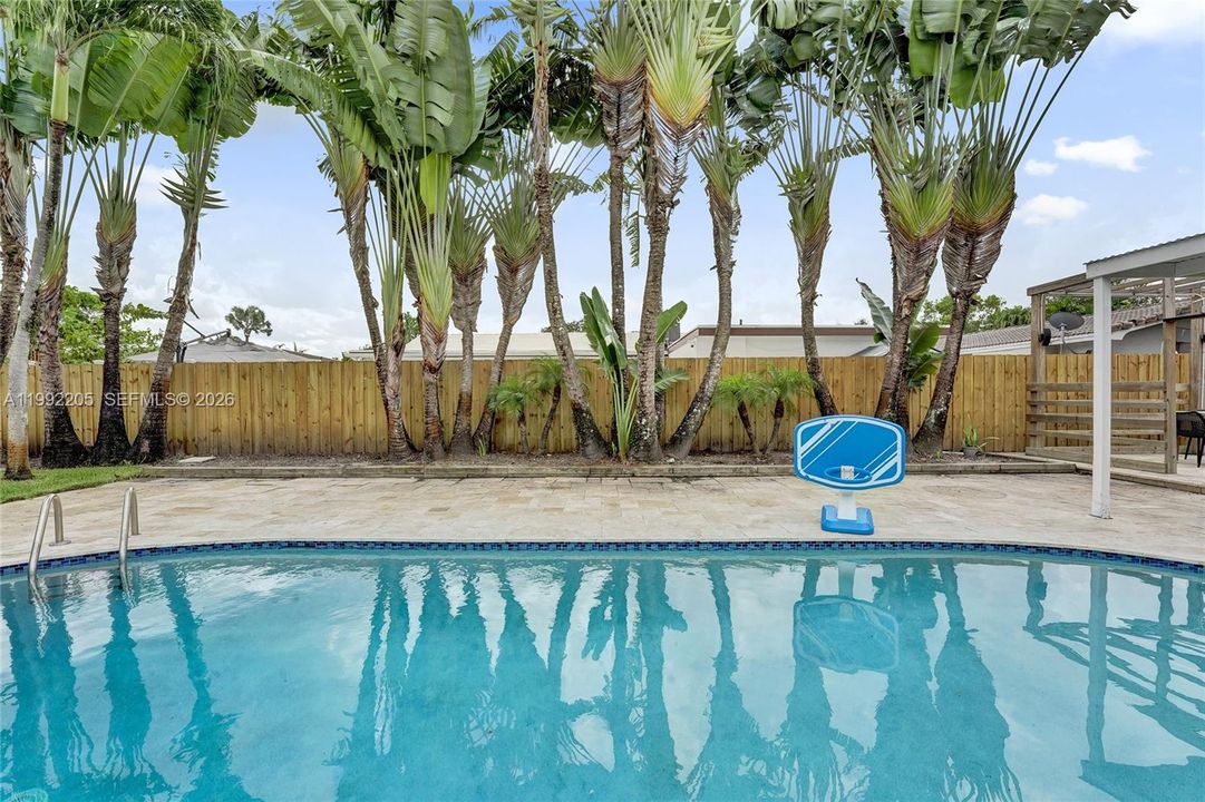 Vendido Recientemente: $1,690,000 (6 camas, 3 baños, 3405 Pies cuadrados)