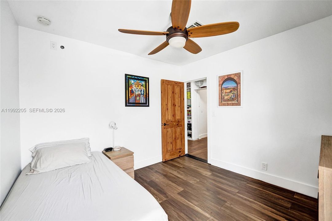 Vendido Recientemente: $1,690,000 (6 camas, 3 baños, 3405 Pies cuadrados)