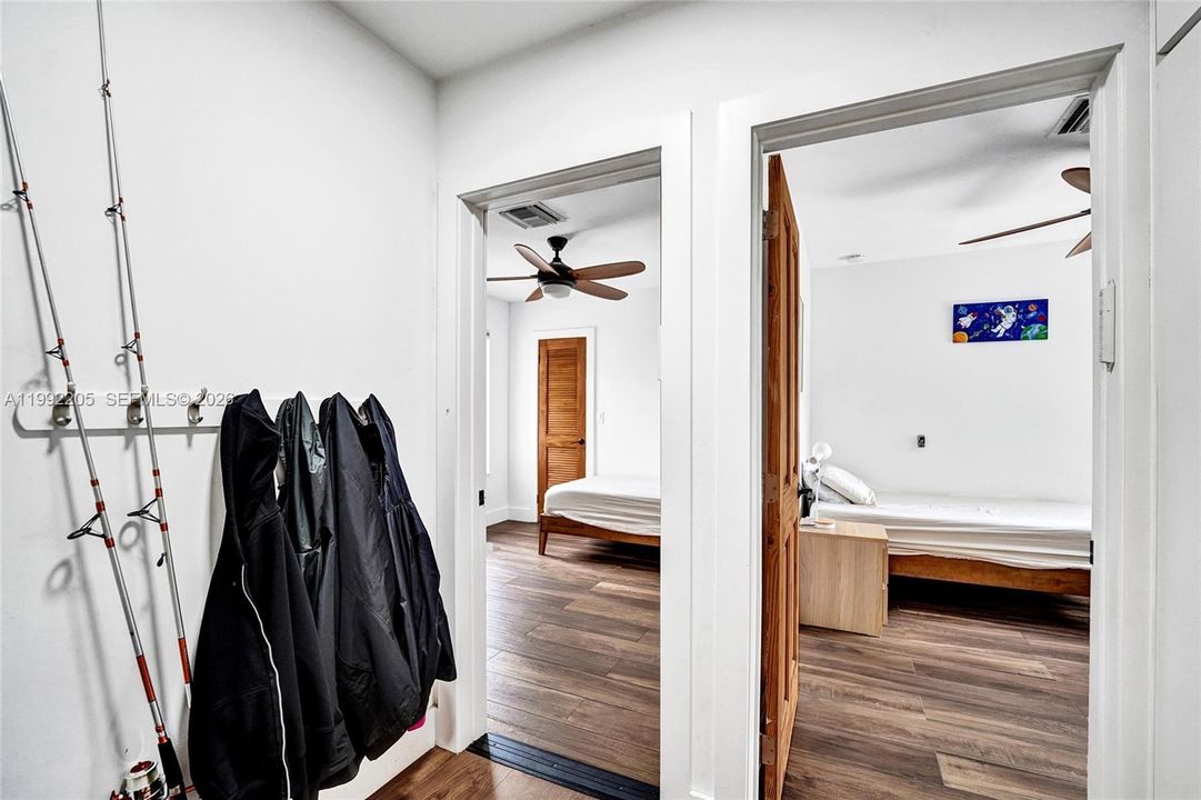 Vendido Recientemente: $1,690,000 (6 camas, 3 baños, 3405 Pies cuadrados)