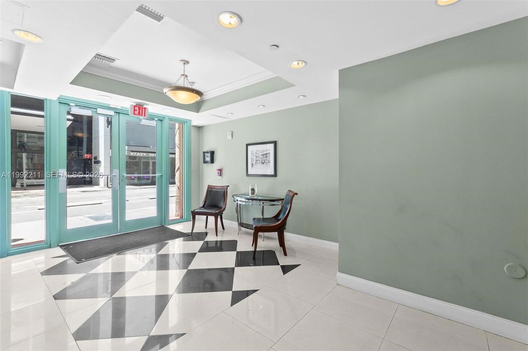 For Sale: $310,000 (2 beds, 1 baths, 787 Square Feet)