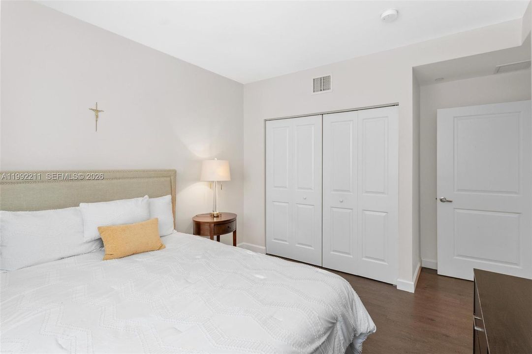 For Sale: $310,000 (2 beds, 1 baths, 787 Square Feet)