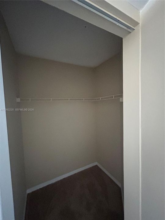 Activo con contrato: $1,900 (2 camas, 2 baños, 1026 Pies cuadrados)