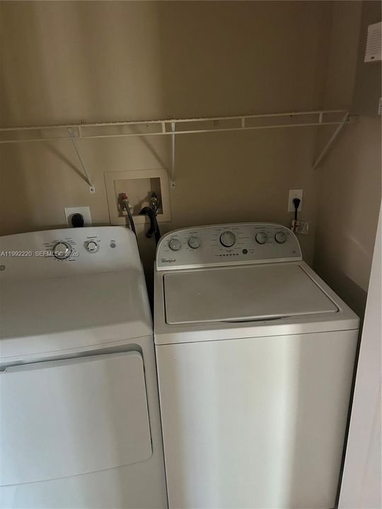 Activo con contrato: $1,900 (2 camas, 2 baños, 1026 Pies cuadrados)