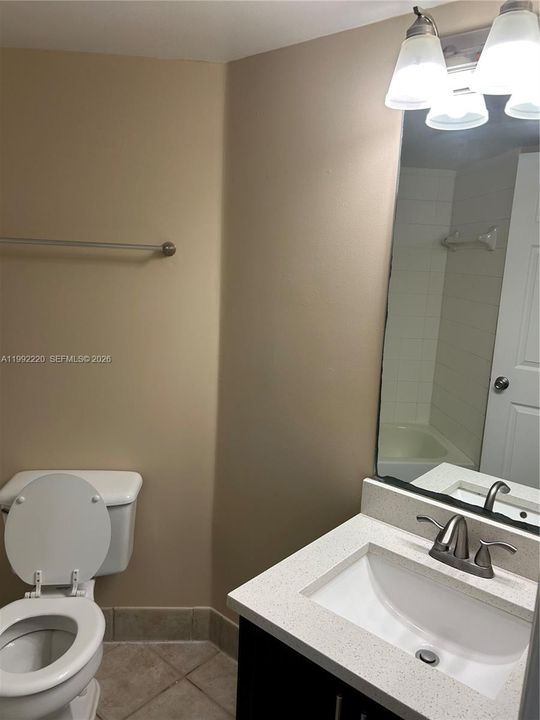 Activo con contrato: $1,900 (2 camas, 2 baños, 1026 Pies cuadrados)
