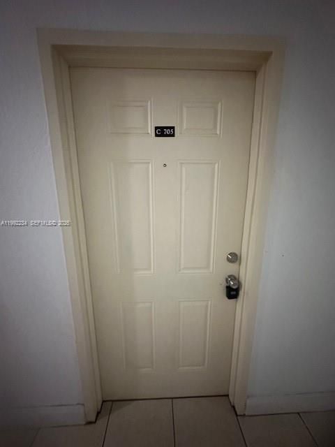 Active With Contract: $190,000 (1 beds, 1 baths, 699 Square Feet)