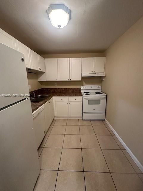 Active With Contract: $190,000 (1 beds, 1 baths, 699 Square Feet)